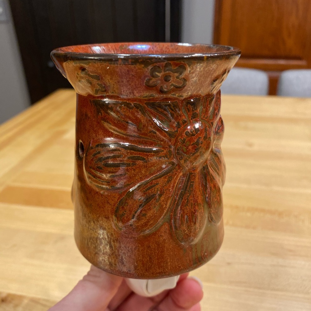 Wall scentsy warmer
